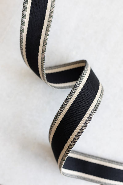 Color Black/Natural