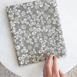 Color Clover in Gray