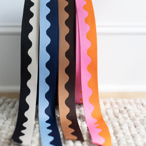 Wavy Webbing (1.5"-wide) Sold by the Yard
