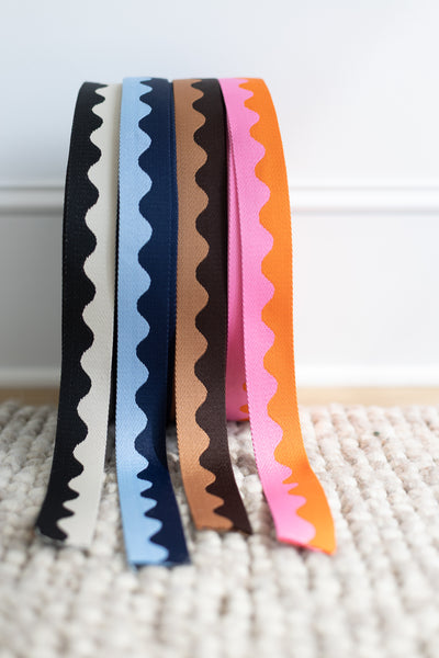 Wavy Webbing (1.5"-wide) Sold by the Yard
